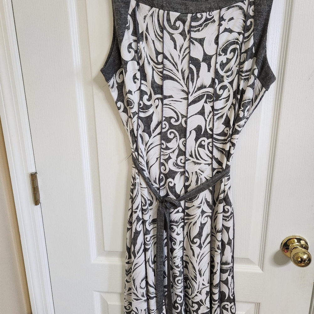 PXL Gray and white dress